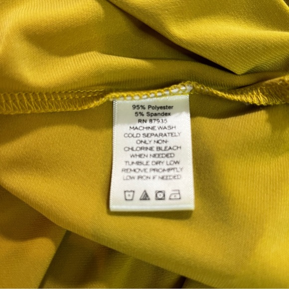 SUSAN GRAVER Tank V-Neck, Long, side slits, rich yellow-gold Size XXS - Picture 9 of 9